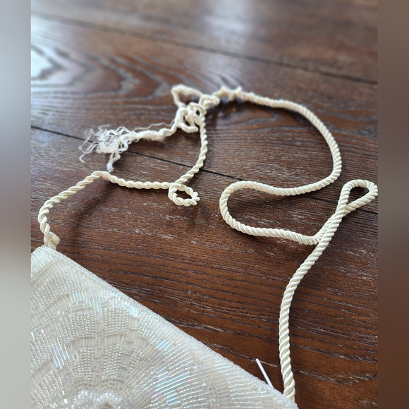 Gorgeous Fully Beaded Cream Shoulder bag - Picture 6 of 7